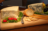 Photo of bread, cheese, and crackers at Cosmos Deli and Ristorante